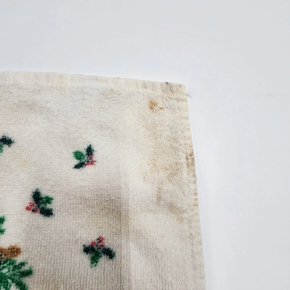 Vintage Cannon Christmas Themed Hand Towels Lot of 4 24x14 Cat Bells Wreath Snow
